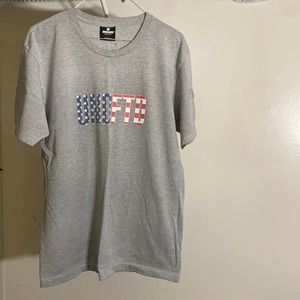 L short sleeve Undefeated tshirt